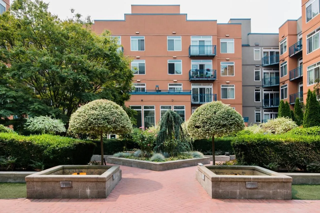 City Water View Oasis With Pool & Gym Near Cruise In Heart Of Seattle
