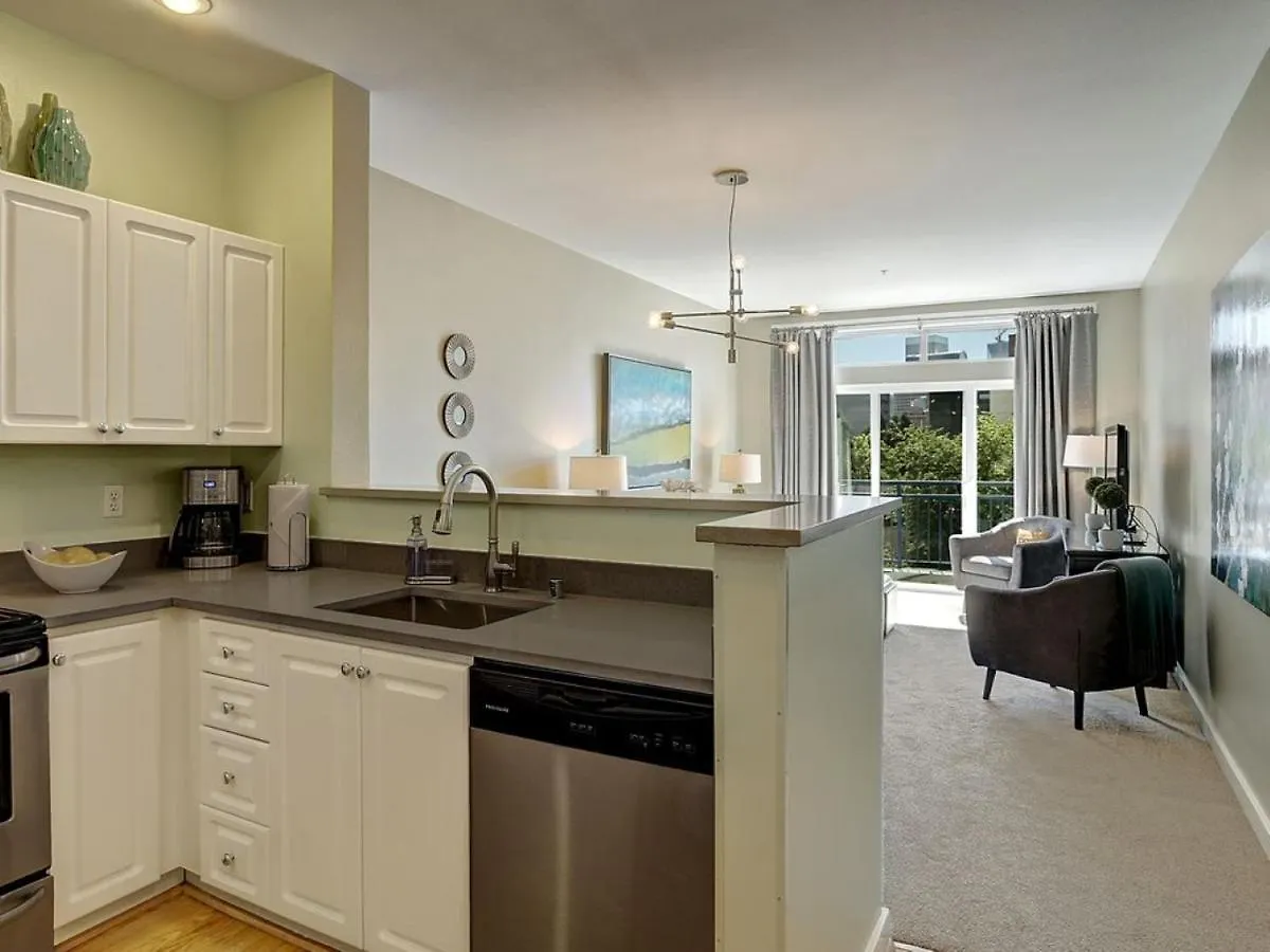 City Water View Oasis With Pool & Gym Near Cruise In Heart Of Seattle
